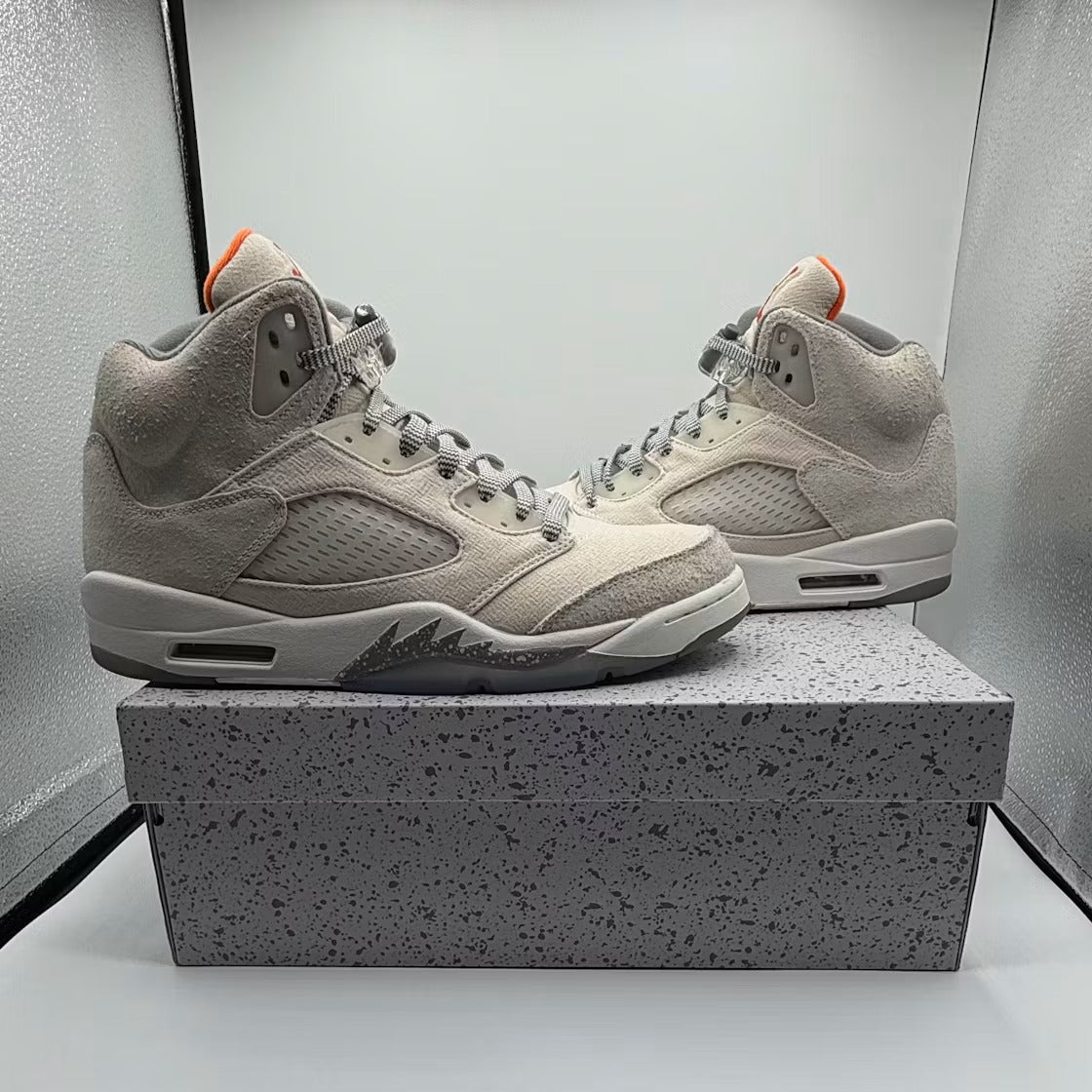 Used - Air Jordan 5 Retro SE Craft Light Orewood Brown - US M 10 - detail 1