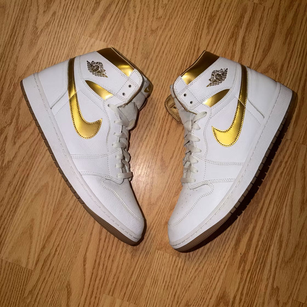 Used - Air Jordan 1 Retro High OG Metallic Gold (Women's) - US W 14.5 - detail 1