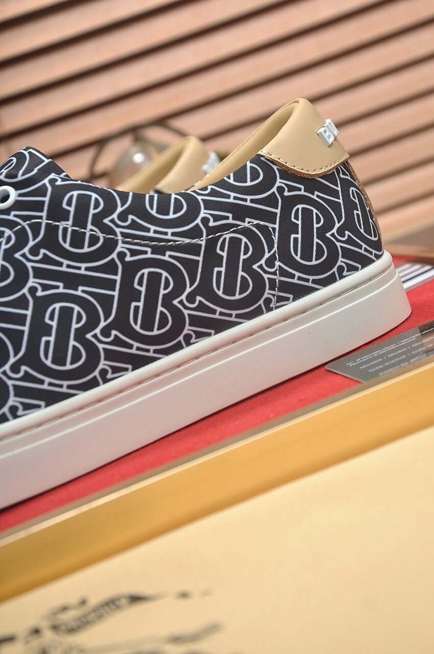 Burberry Black & Gray Patterned Low-Top Sneakers — detail