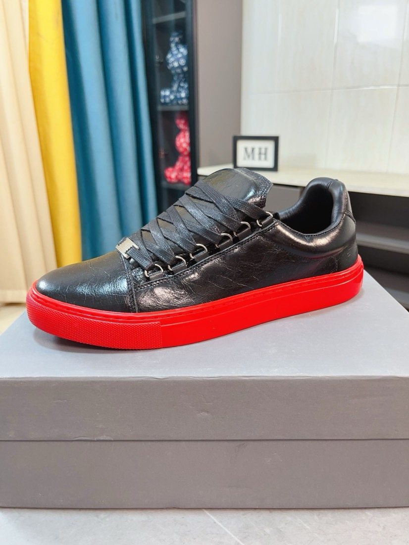 Balenciaga Textured Lace-Up Low-Top Sneakers — front